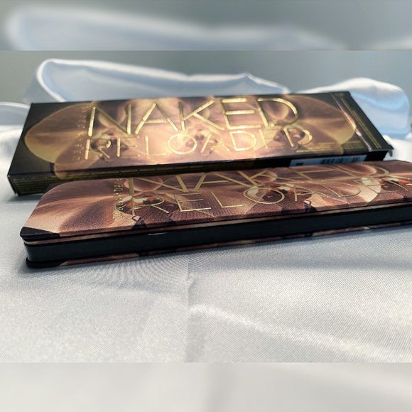 Urban Decay NAKED Reloaded Eyeshadow Palette - Picture 2 of 8